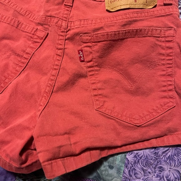 Vintage 1990’s Y2K Levi Shorts Women’s Sz 3 pink - Picture 7 of 9